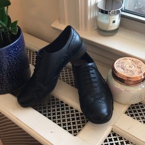 Clark’s lace up oxfords